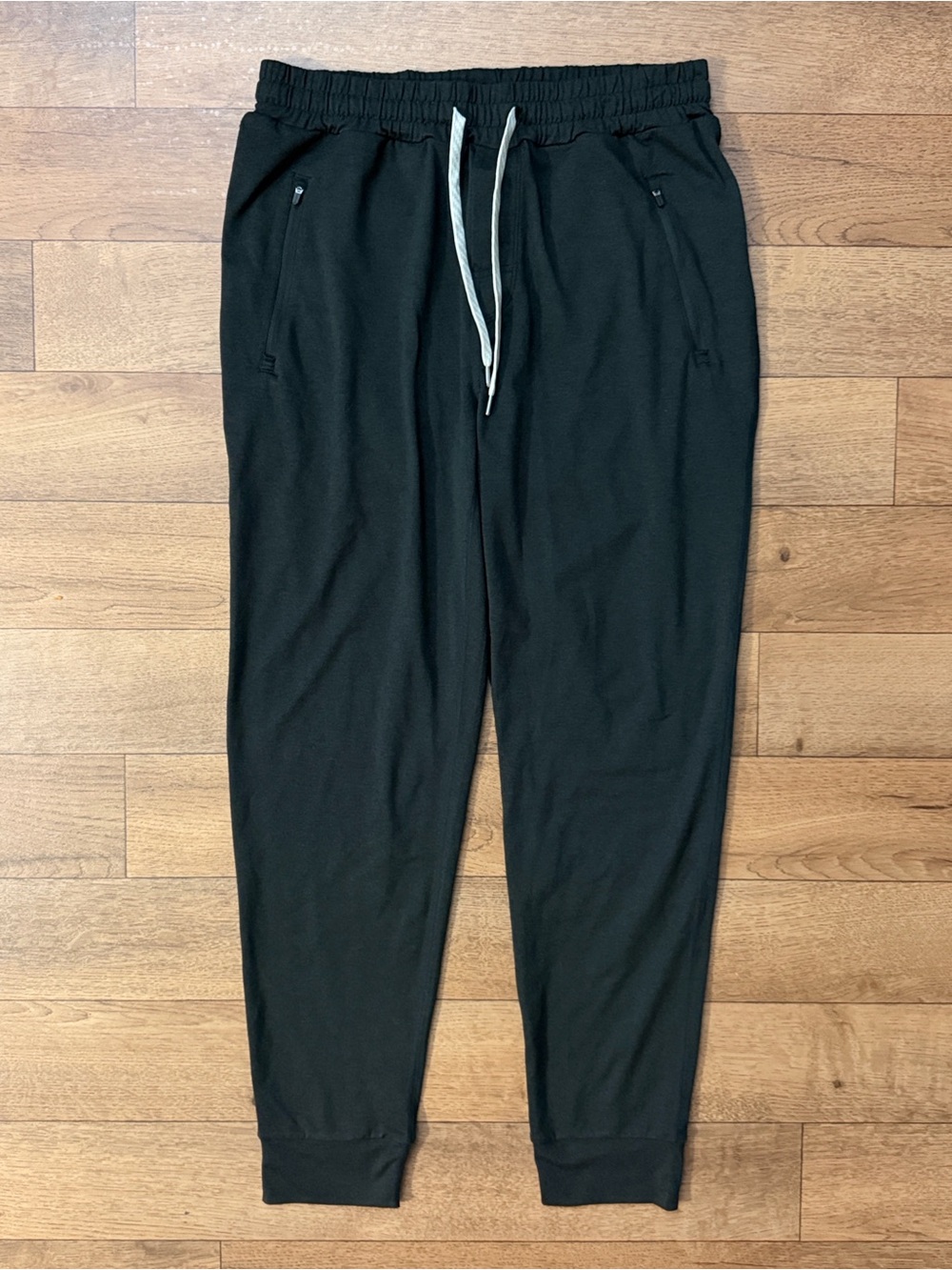 Vuori Men’s Size Large Ponto Performance Joggers Athletic Slim Fit Comfortable L